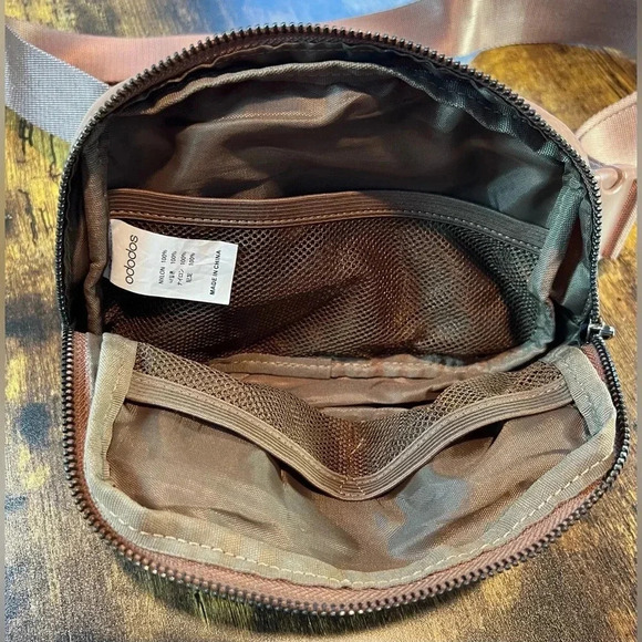 ODODOS | Unisex mini belt bag. - Picture 4 of 13